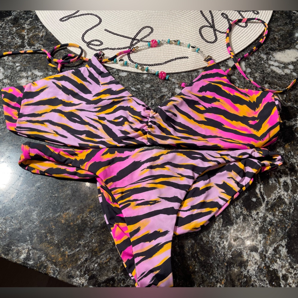 Beach Bunny Pink and Purple Zebra Swimsuit Bralette and skimpy bottoms XL/L set
